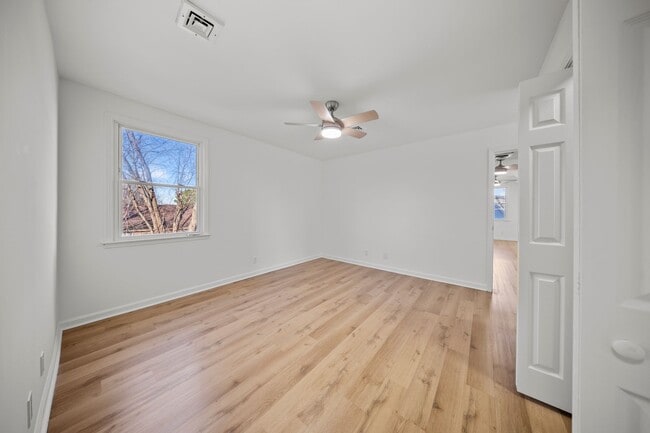 Building Photo - 3 Bedroom 2 Full Bath Home For Rent near Post!