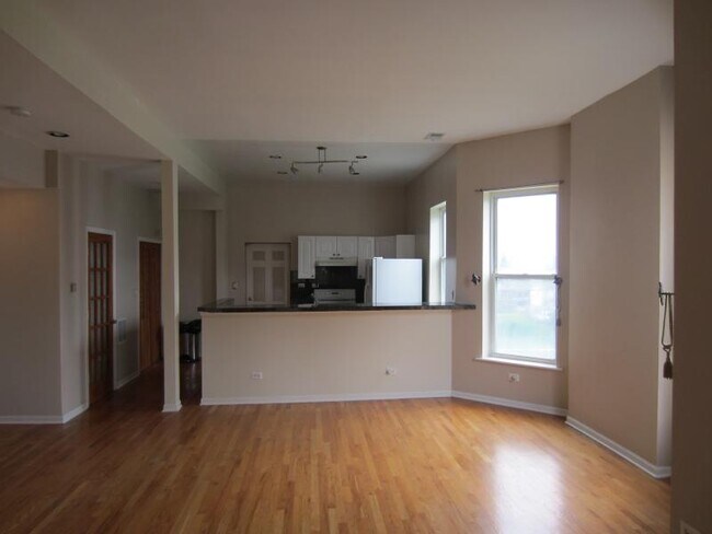 Building Photo - 4321 S Ellis Ave