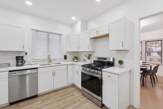 Building Photo - 1937 Foster Ave