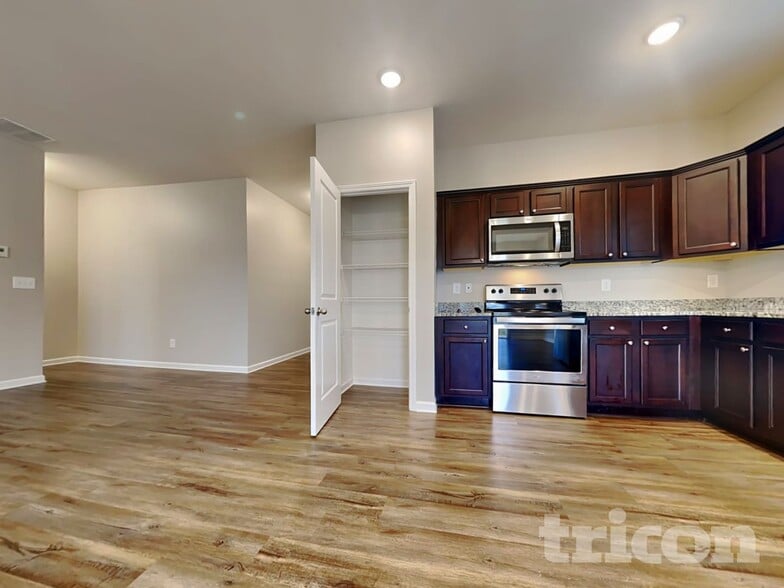 Building Photo - 381 Alexander Ln