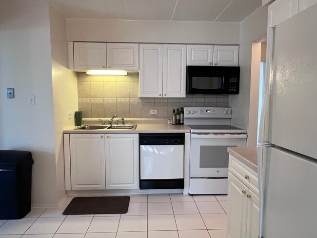 Building Photo - 9032 W 140th St
