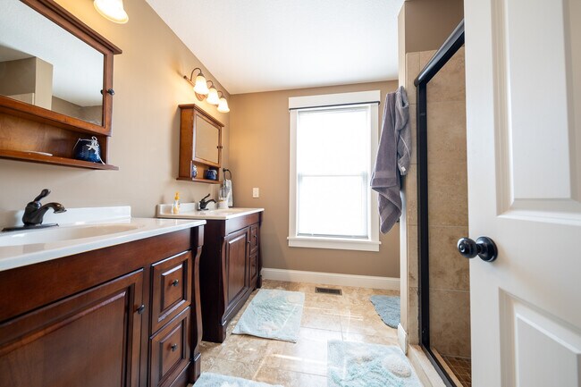 Building Photo - 15615 Dunberry Way