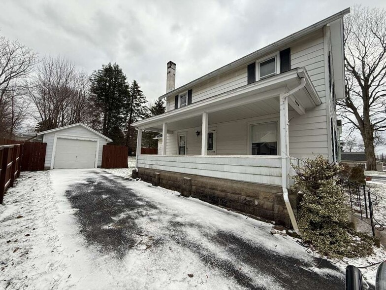 Building Photo - 38 Curtiss Ave