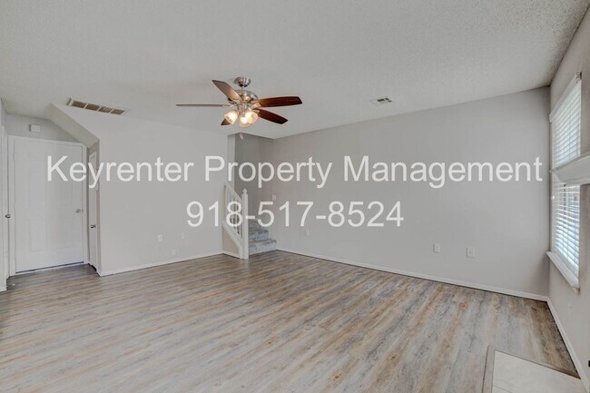 Building Photo - Beautiful 3 Bedroom, 2.5 Bath Condo in Canterbury!