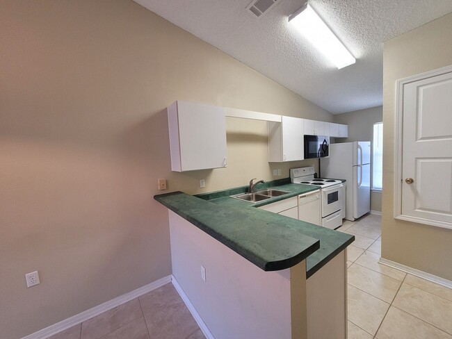 Building Photo - 8158 Heirloom Dr