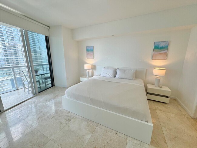 Building Photo - 475 Brickell Ave