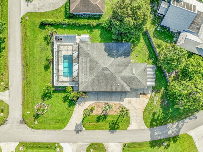 Building Photo - 154 SE Naranja Ave