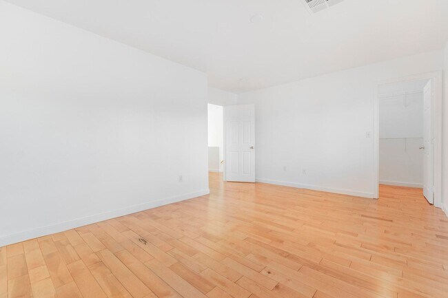 Building Photo - 3 bedroom home in gated community