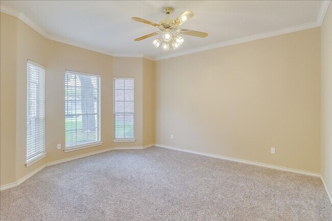 Building Photo - 7426 Lake Travis Dr