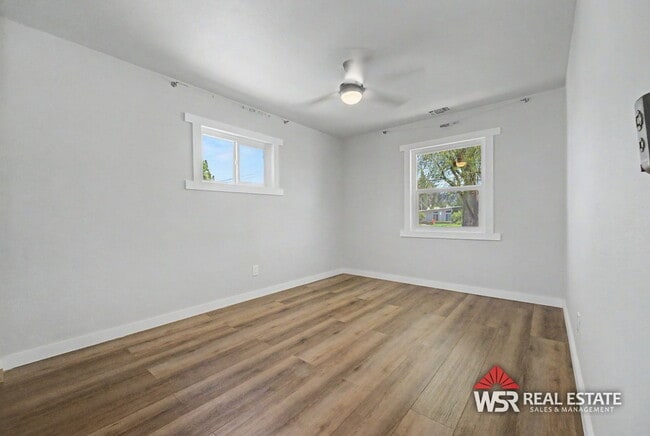 Building Photo - 1030 E Brockton Ave