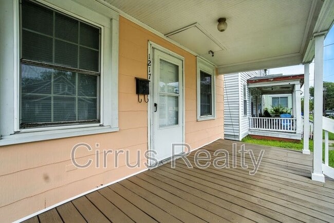 Building Photo - 1217 23rd St