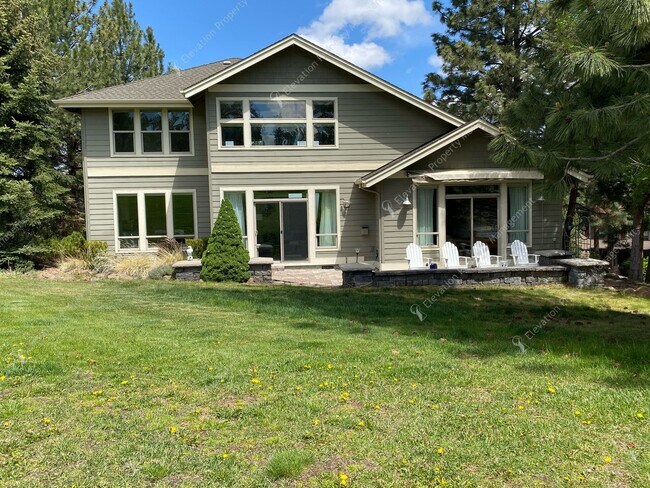 Building Photo - Stunning High-End Home on the 17th Hole at...
