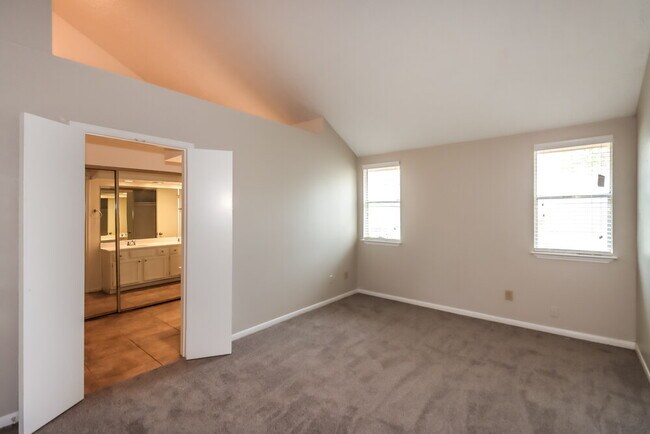 Building Photo - 16602 Quiet Trail Dr
