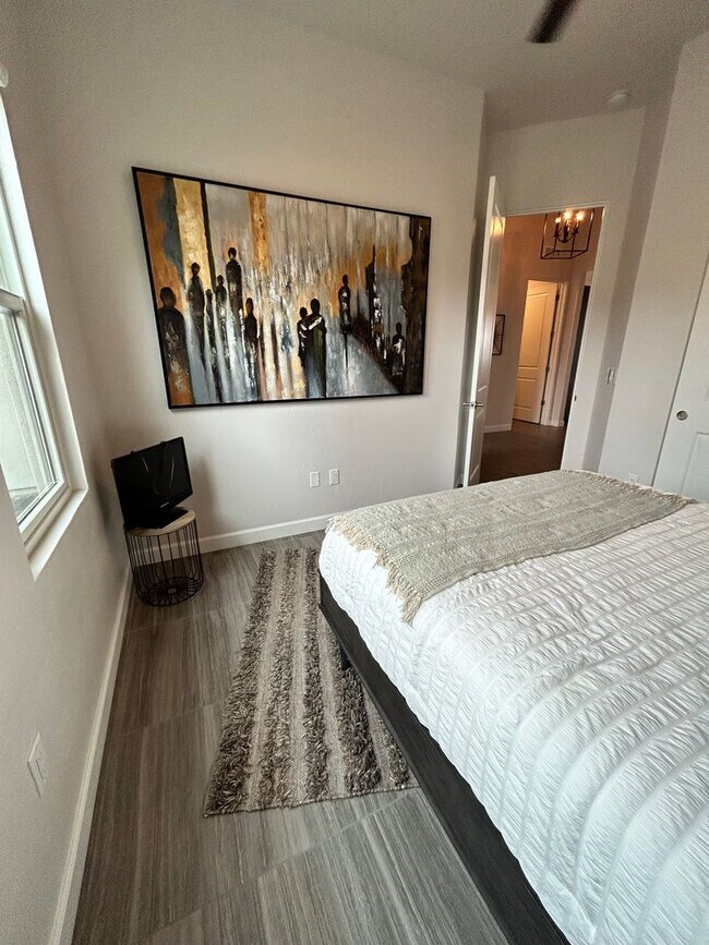Building Photo - Beautiful Furnished Pool Home!