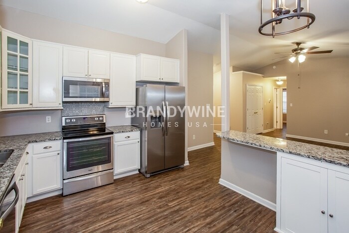 Building Photo - 5704 Shining Oak Ln