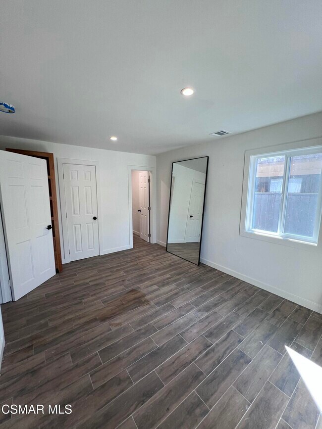 Building Photo - 3076 Los Robles Rd