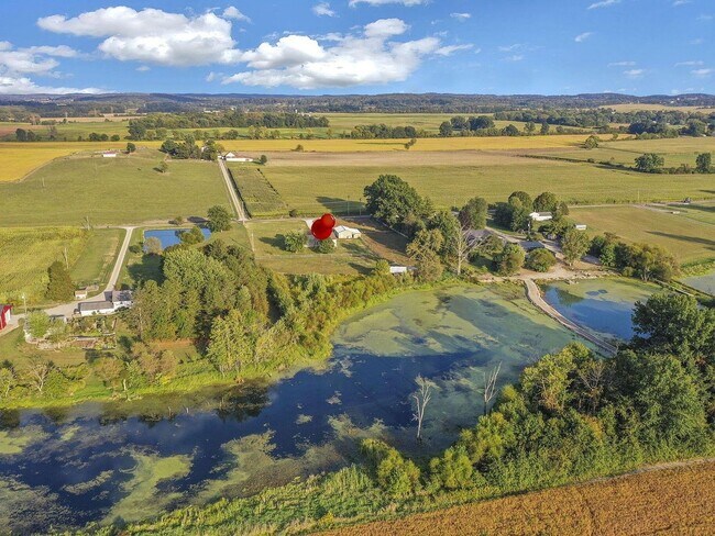 Building Photo - Your country retreat awaits!