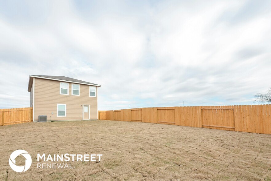 Building Photo - 6214 Lakefront