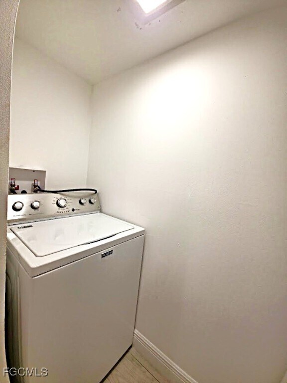 Building Photo - 5249 Cedarbend Dr