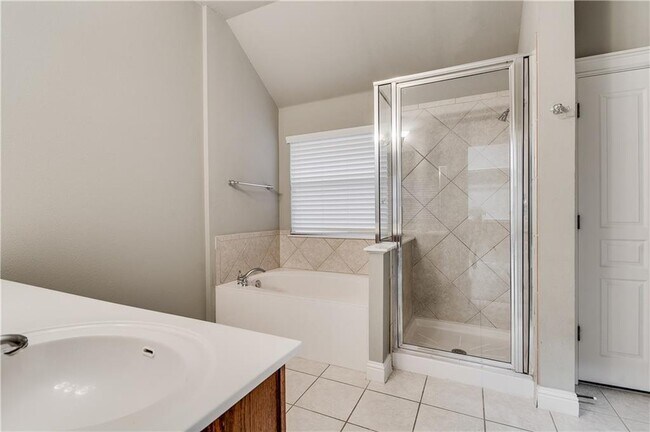 Building Photo - 9512 Hopeland Dr