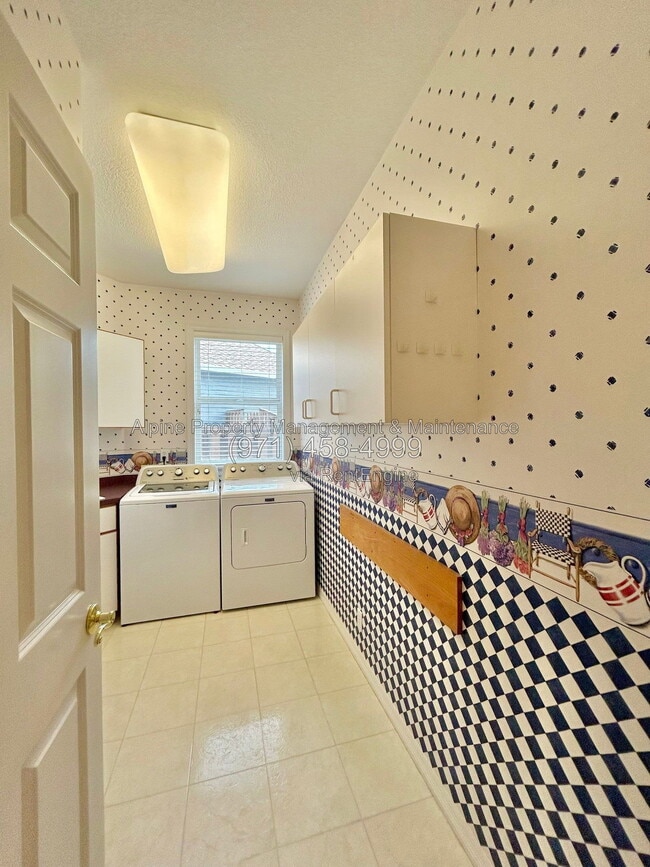 Building Photo - 820 NW Pebble Beach Way
