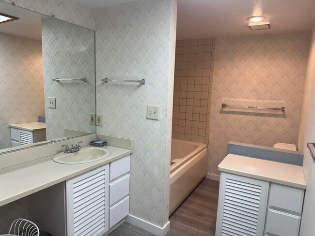 Building Photo - 40461 Bay Hill Way