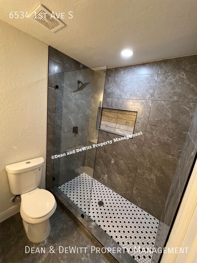 Building Photo - 6534 1st Ave S