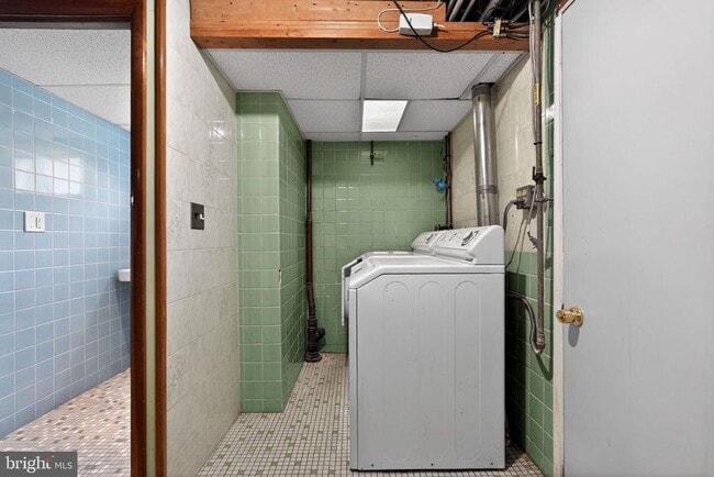 Building Photo - 439 E 11th Ave
