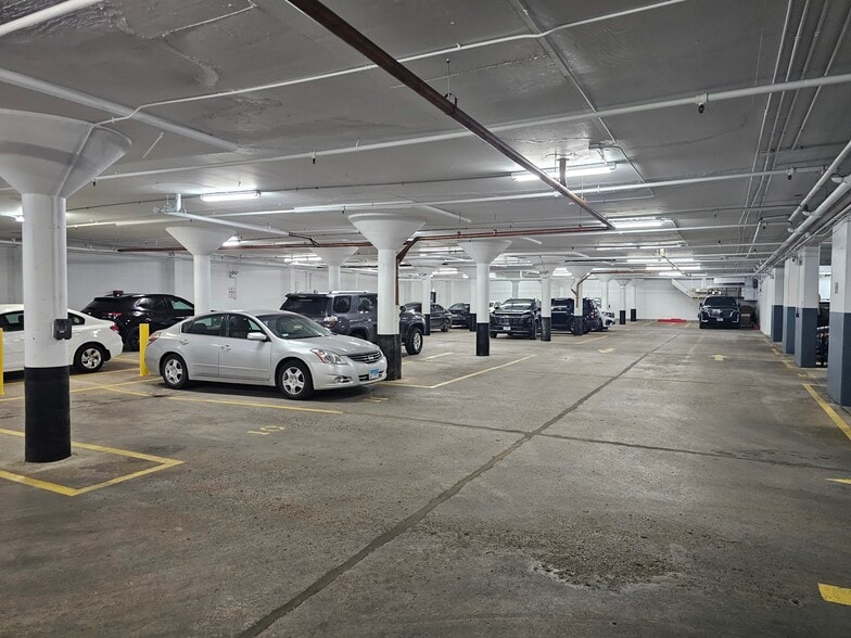 Building Photo - 720 W Gordon Terrace