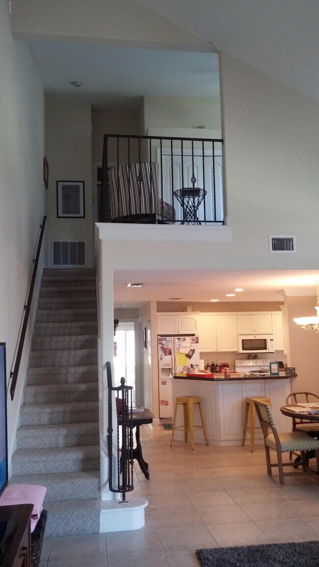 Building Photo - 411 Jackson Ave