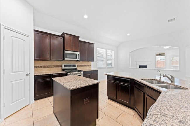 Building Photo - 5610 Glenfield Spring Ln
