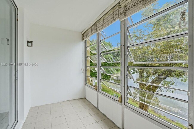 Building Photo - 5335 NW 10th Ct