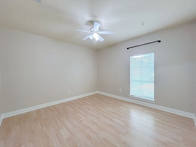 Building Photo - 3919 Meadow Ridge Dr