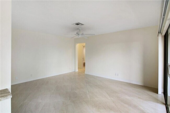 Building Photo - 4620 Bougainvilla Dr