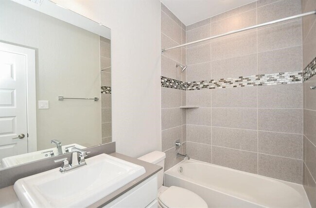 Building Photo - 10334 Fountain Shore Dr