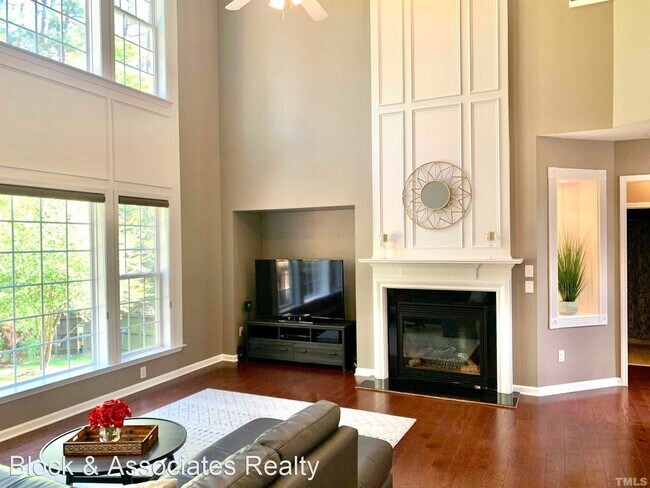 Building Photo - 5 br, 3 bath House - 1221 Hill Hollow Way