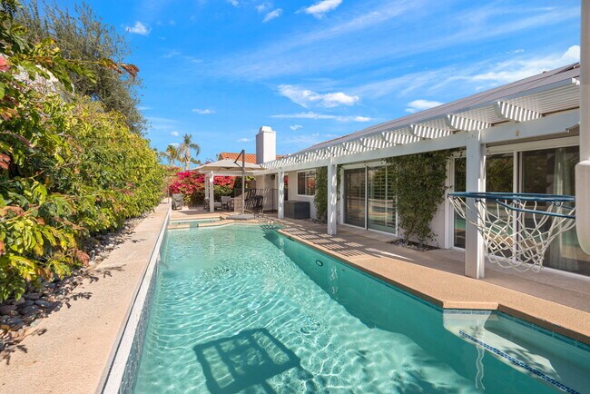 Building Photo - 43911 La Carmela Dr