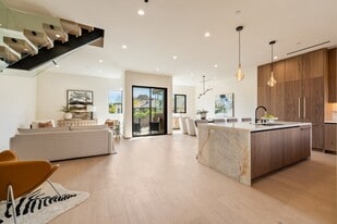 Building Photo - 836 Waterloo St