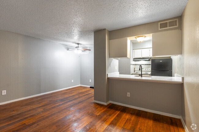 1BR, 1BA - 528SF - Living Room - Chapel Oaks Apartments