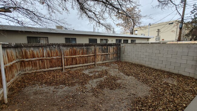 Building Photo - Palomas 3plex