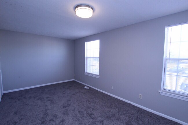 Building Photo - 52 Victoria Manor