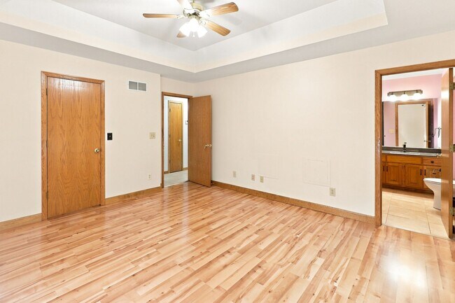 Building Photo - 3611 SW Red Hawk Ct