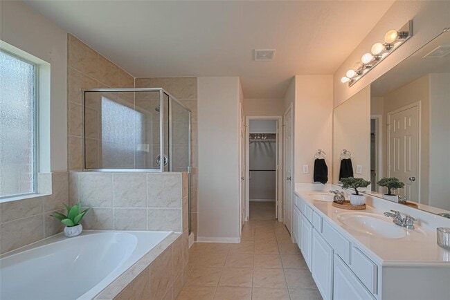 Building Photo - 13907 Early Dew Ct