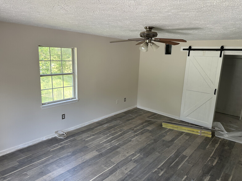Building Photo - 13725 Martin Rd