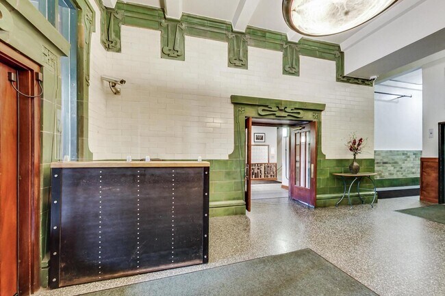 Building Photo - 732 S Financial Pl
