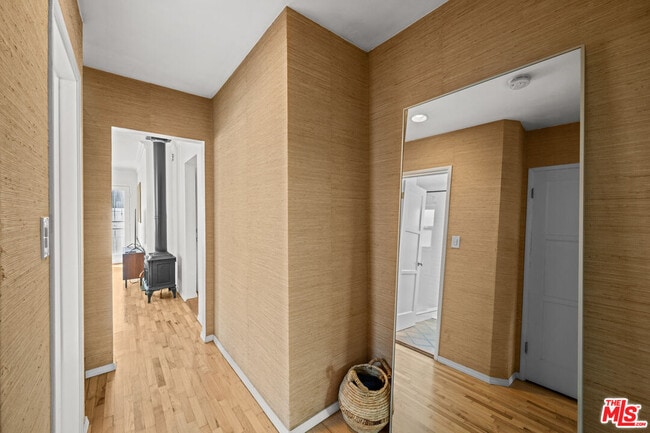 Building Photo - 2340 Abbot Kinney Blvd