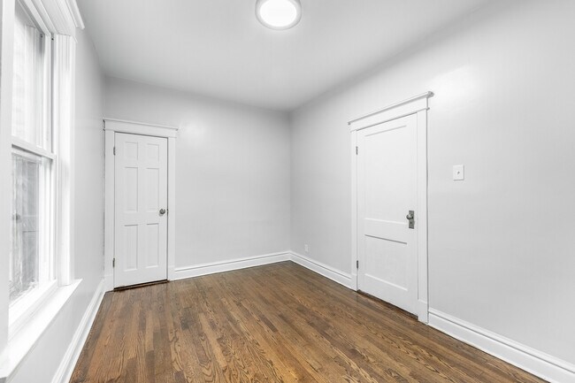 Building Photo - 3000 S Homan Ave