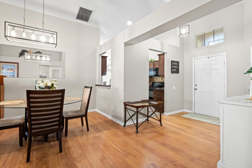 Building Photo - 18102 Leafwood Cir