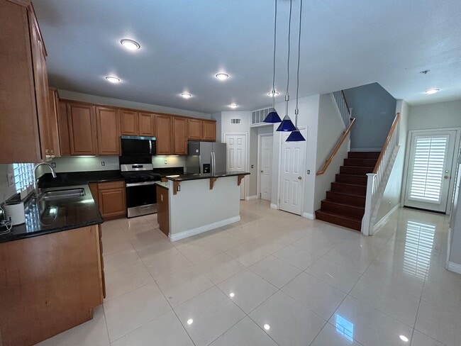 Building Photo - Beautiful 4 Bed 3 Bath Fullerton Home with Office