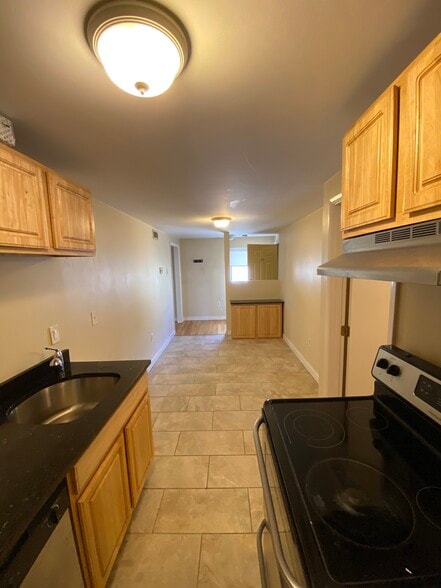 Building Photo - 382 Dorchester St